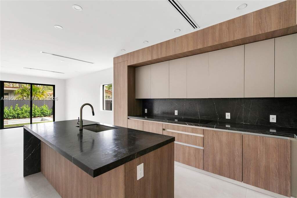 3 Bedroom Villa/Townhouse's Image 18