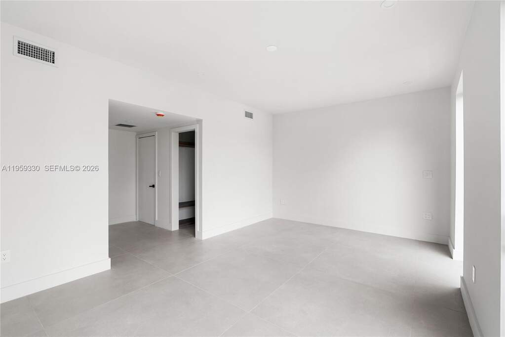 3 Bedroom Villa/Townhouse's Image 25
