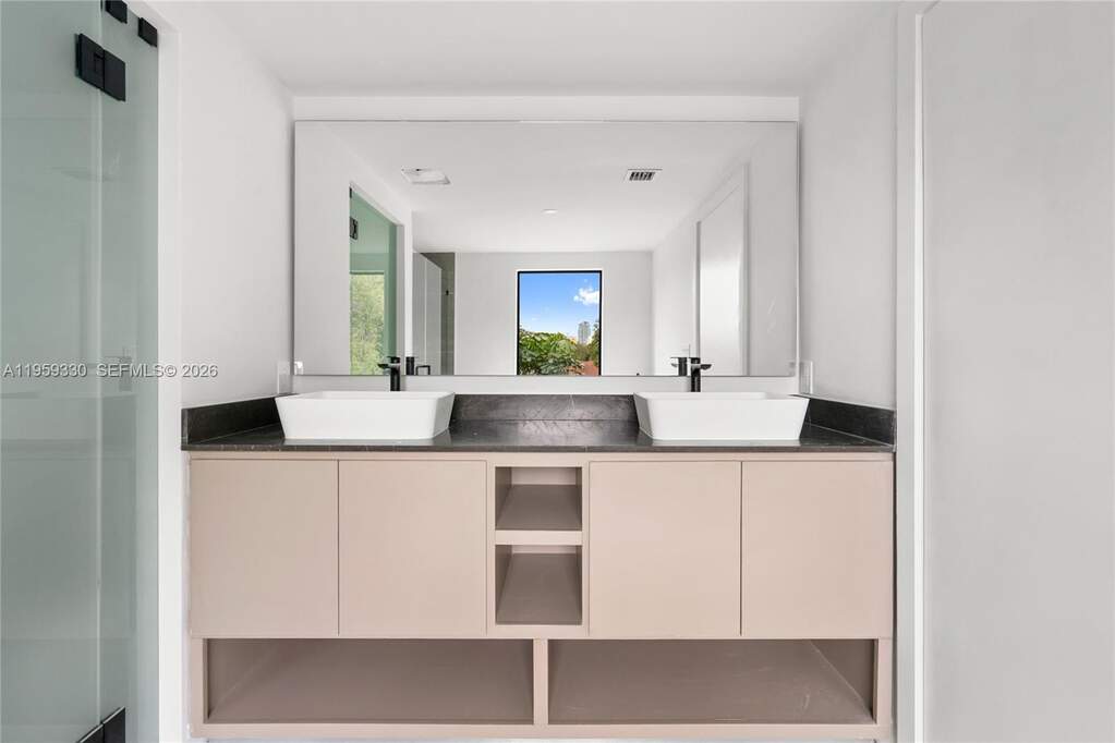 3 Bedroom Villa/Townhouse's Image 28