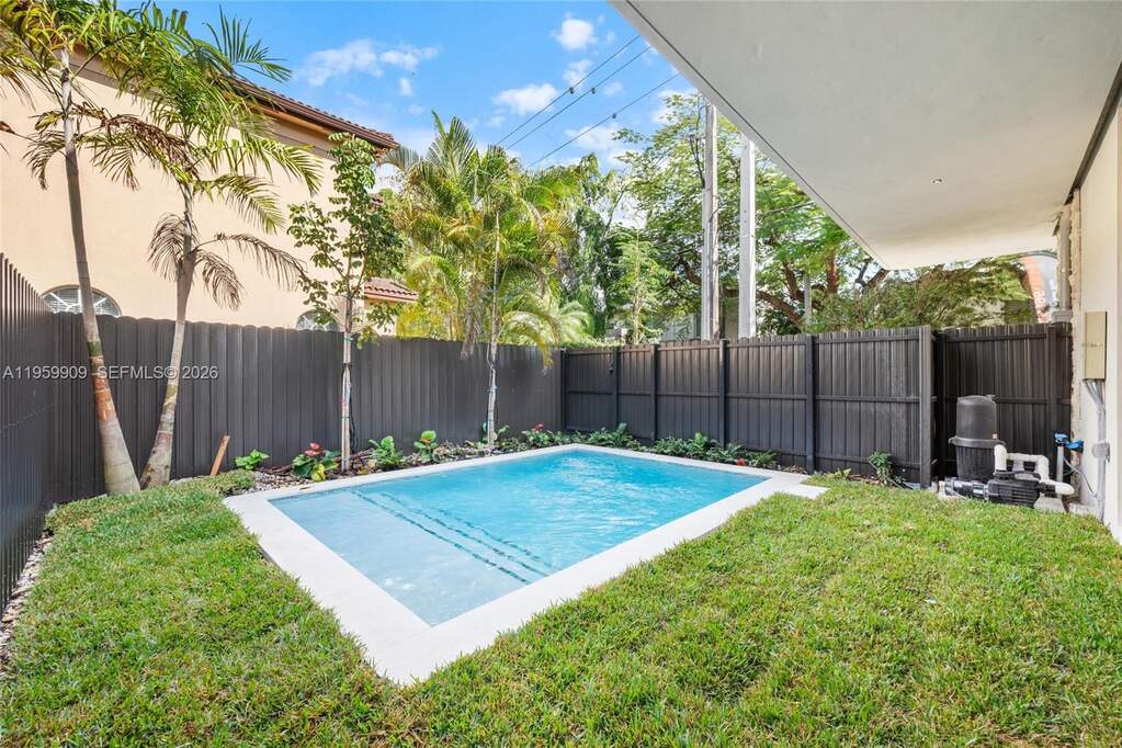 3 Bedroom Villa/Townhouse's Image 14