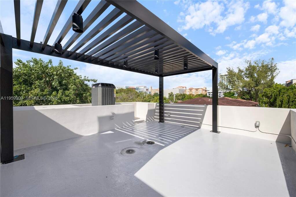 3 Bedroom Villa/Townhouse's Image 16