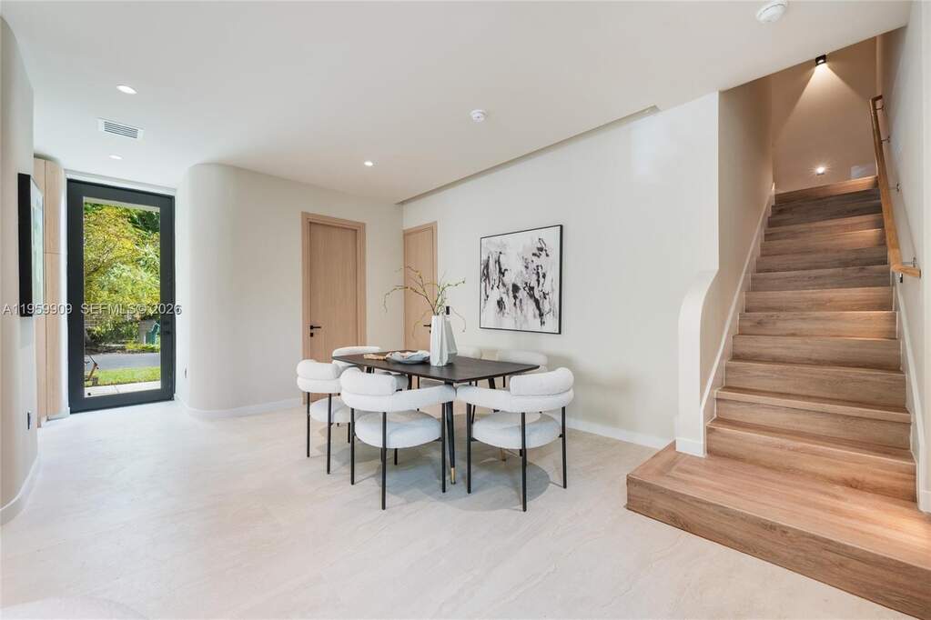 3 Bedroom Villa/Townhouse's Image 4