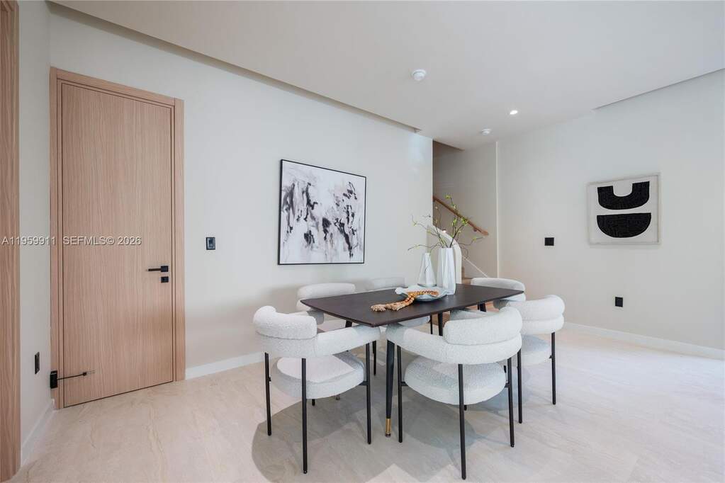 4 Bedroom Villa/Townhouse's Image 7