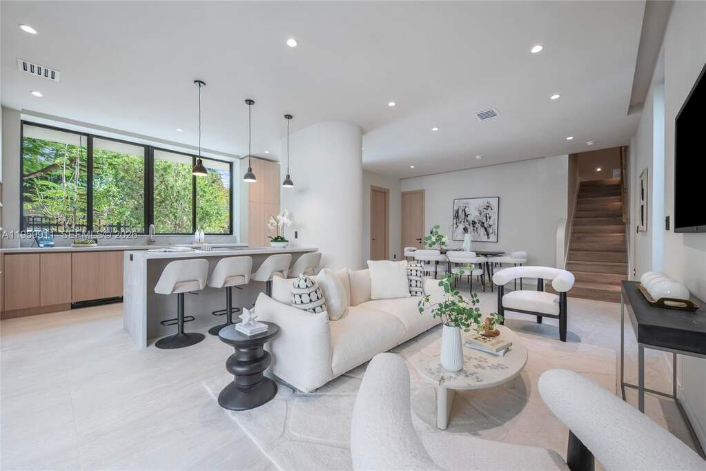 4 Bedroom Villa/Townhouse's Image 3