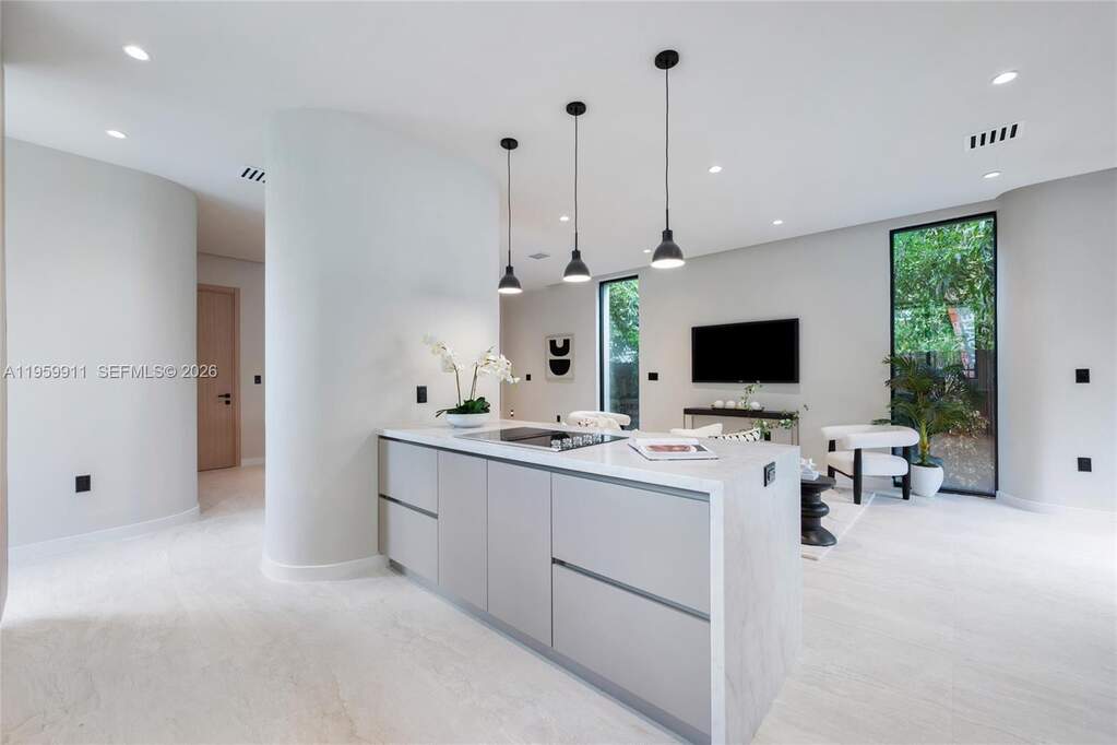 4 Bedroom Villa/Townhouse's Image 5