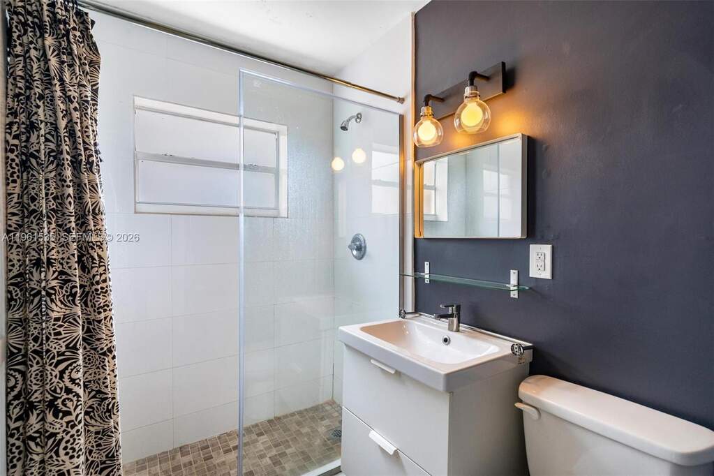 4 Bedroom Multi Unit's Image 9