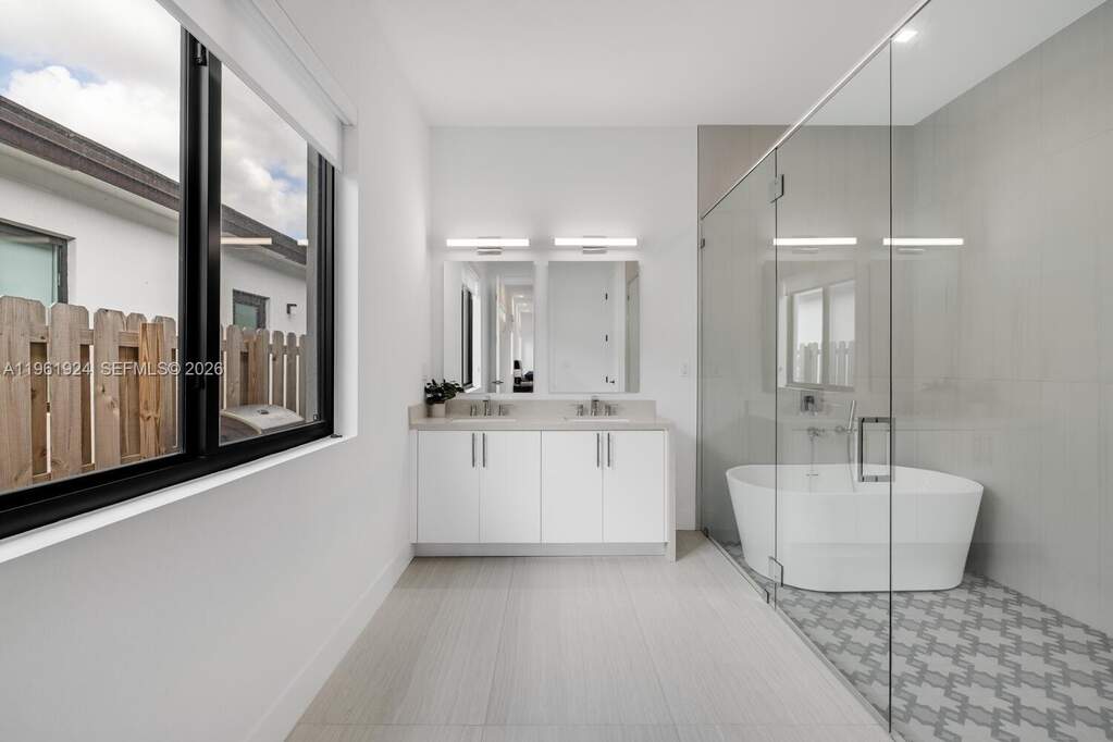 4 Bedroom Single Family Home/House's Image 4