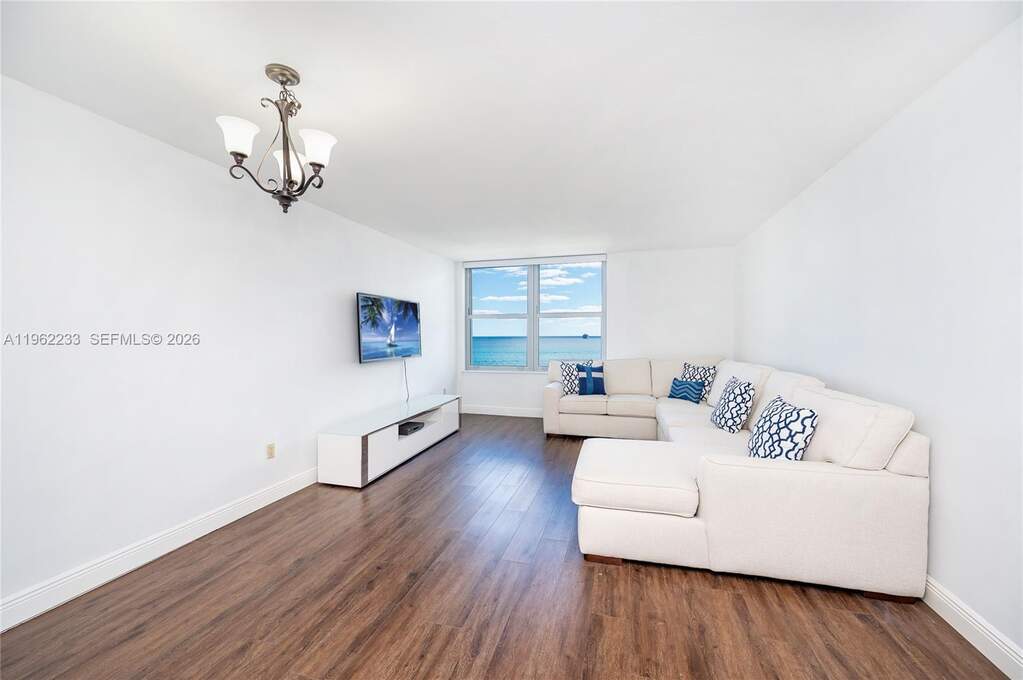 1 Bedroom Apartment/Flat's Image 3