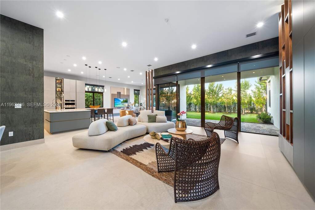 5 Bedroom Single Family Home/House's Image 7