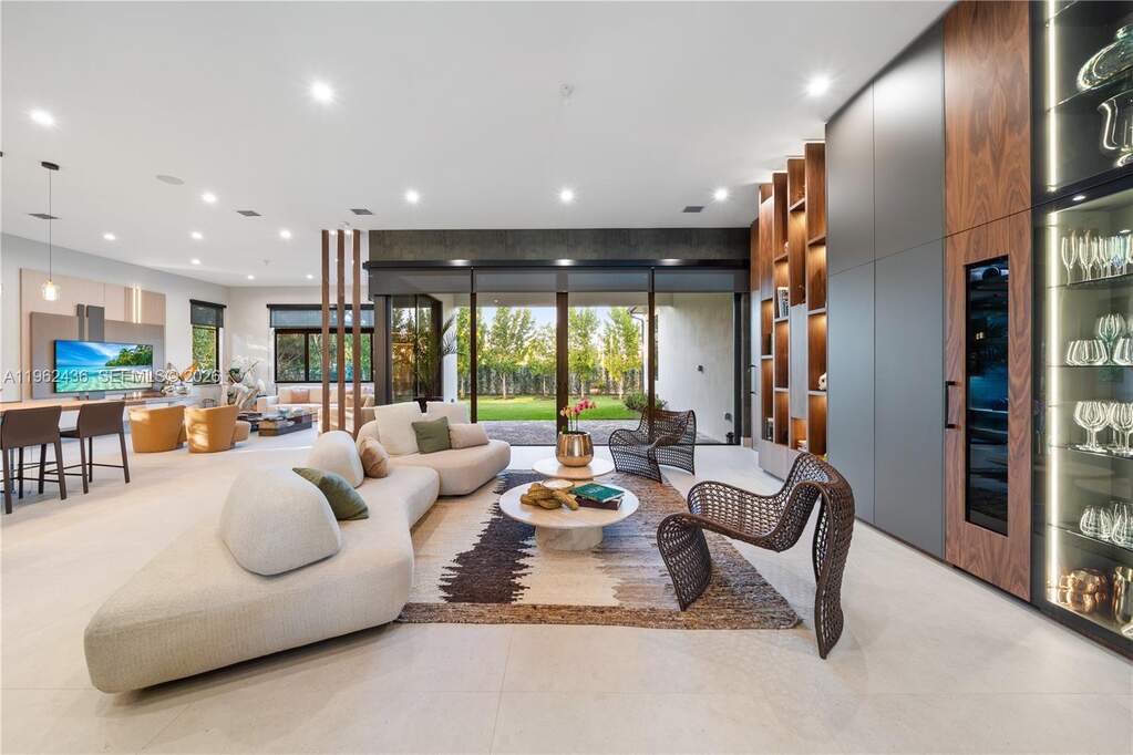 5 Bedroom Single Family Home/House's Image 8