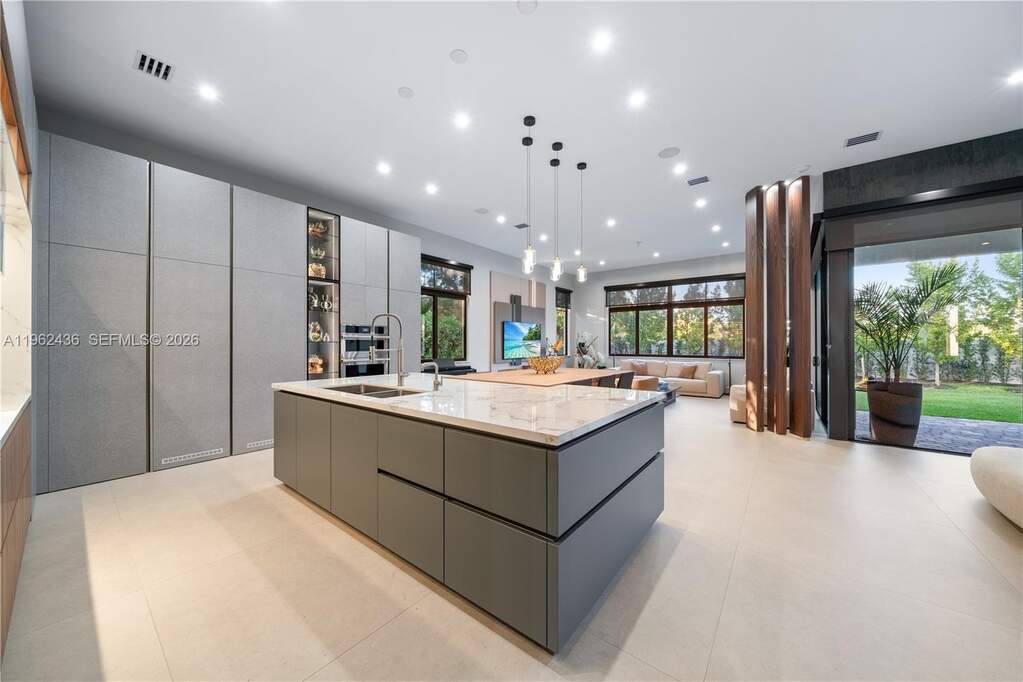 5 Bedroom Single Family Home/House's Image 13