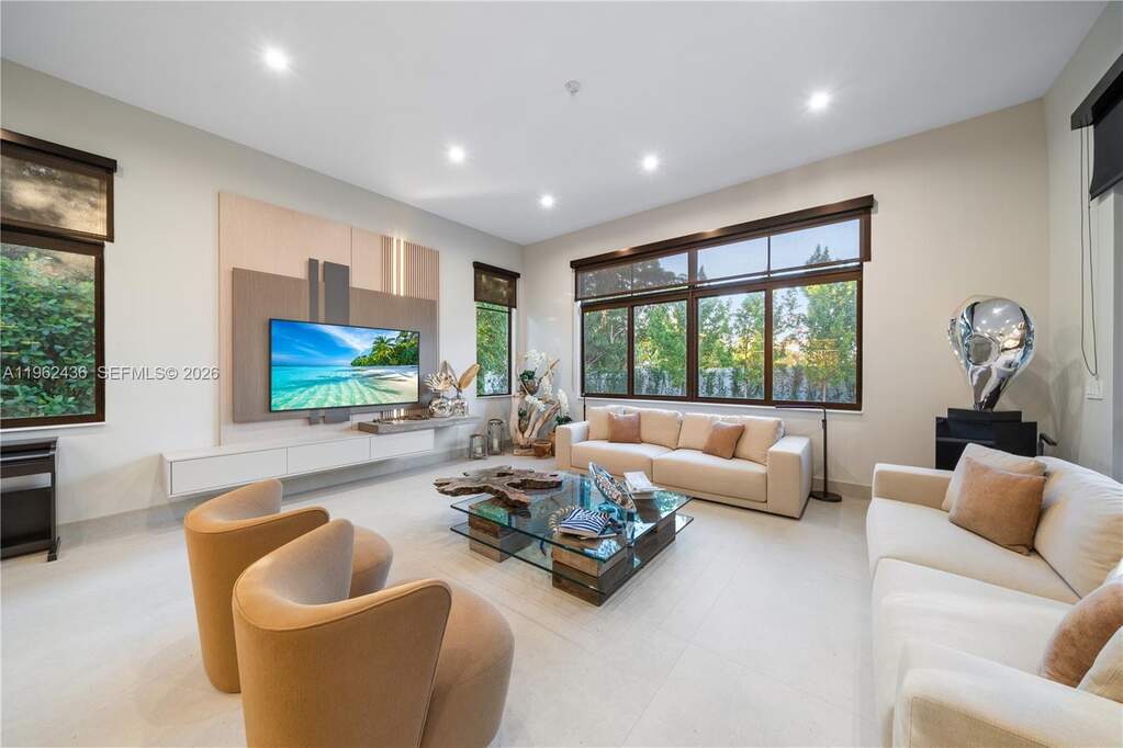 5 Bedroom Single Family Home/House's Image 16