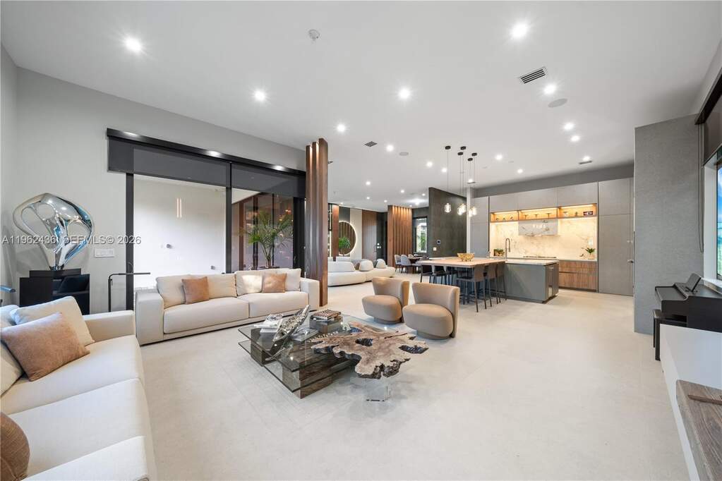 5 Bedroom Single Family Home/House's Image 17