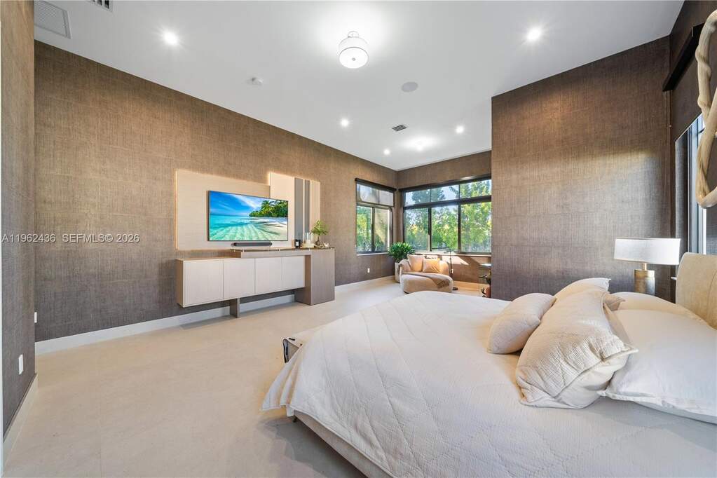 5 Bedroom Single Family Home/House's Image 20