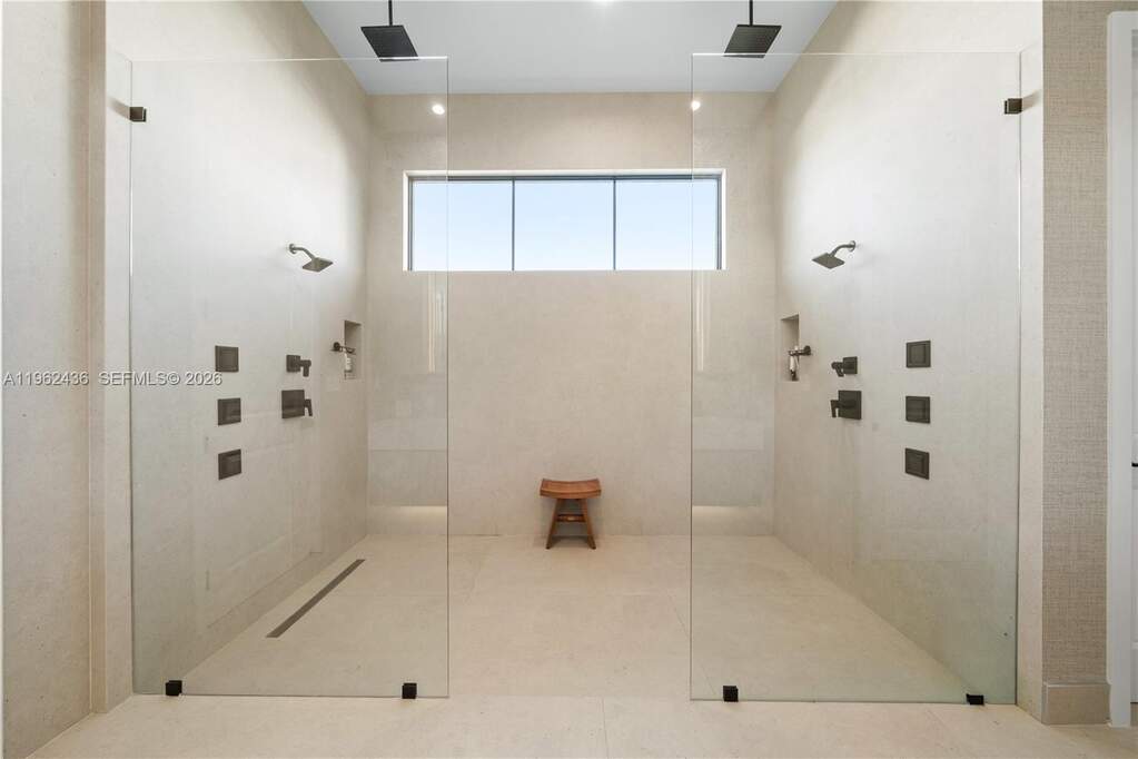 5 Bedroom Single Family Home/House's Image 24