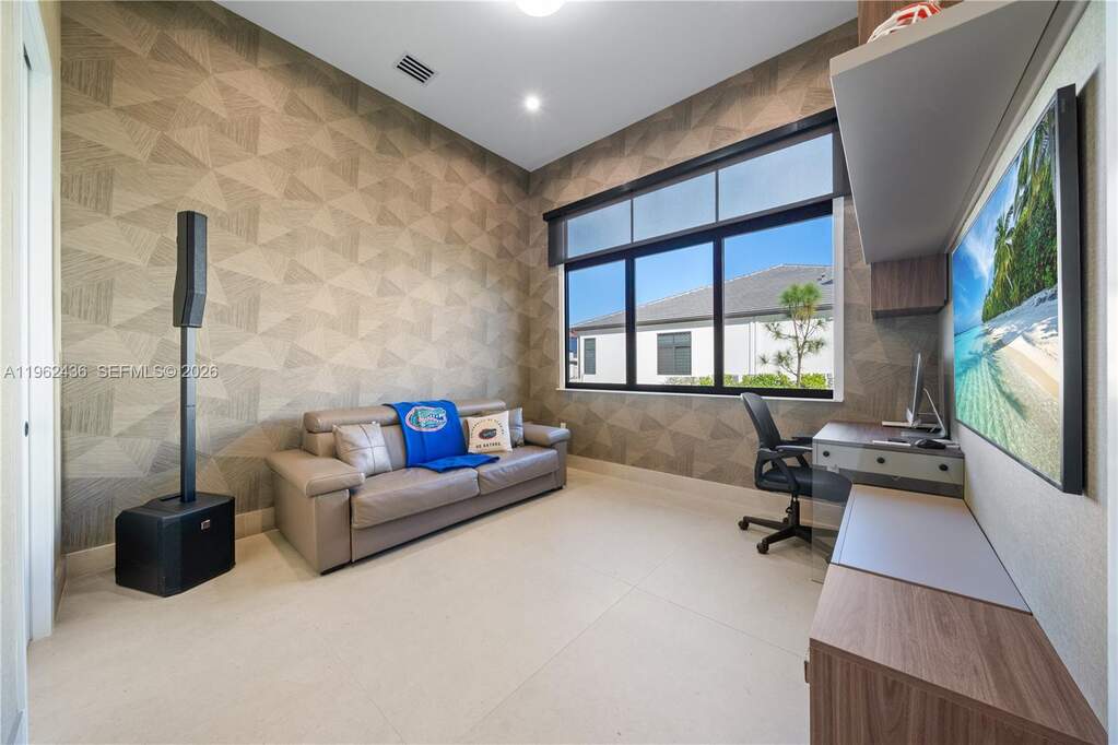 5 Bedroom Single Family Home/House's Image 29