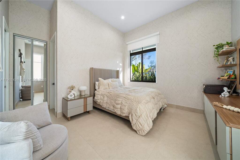 5 Bedroom Single Family Home/House's Image 33