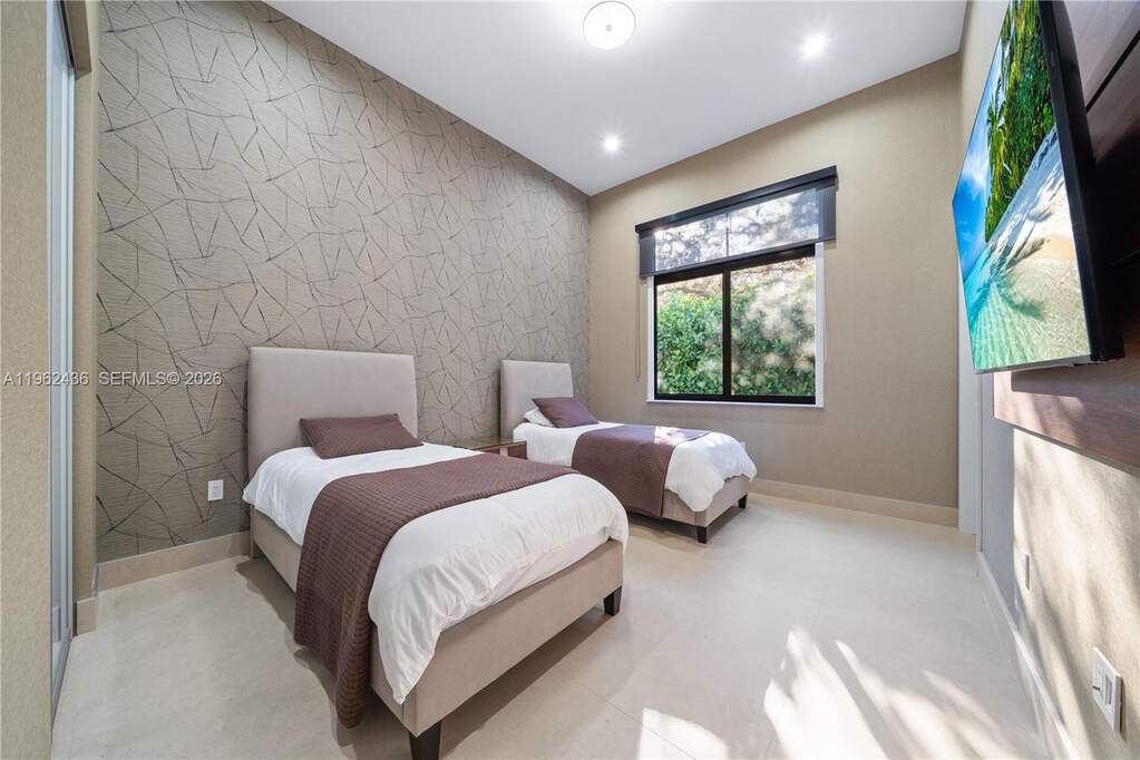 5 Bedroom Single Family Home/House's Image 37