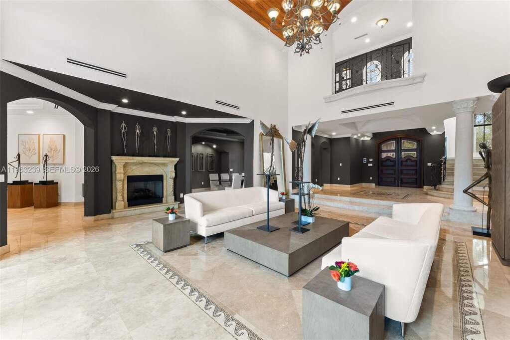 6 Bedroom Single Family Home/House's Image 7