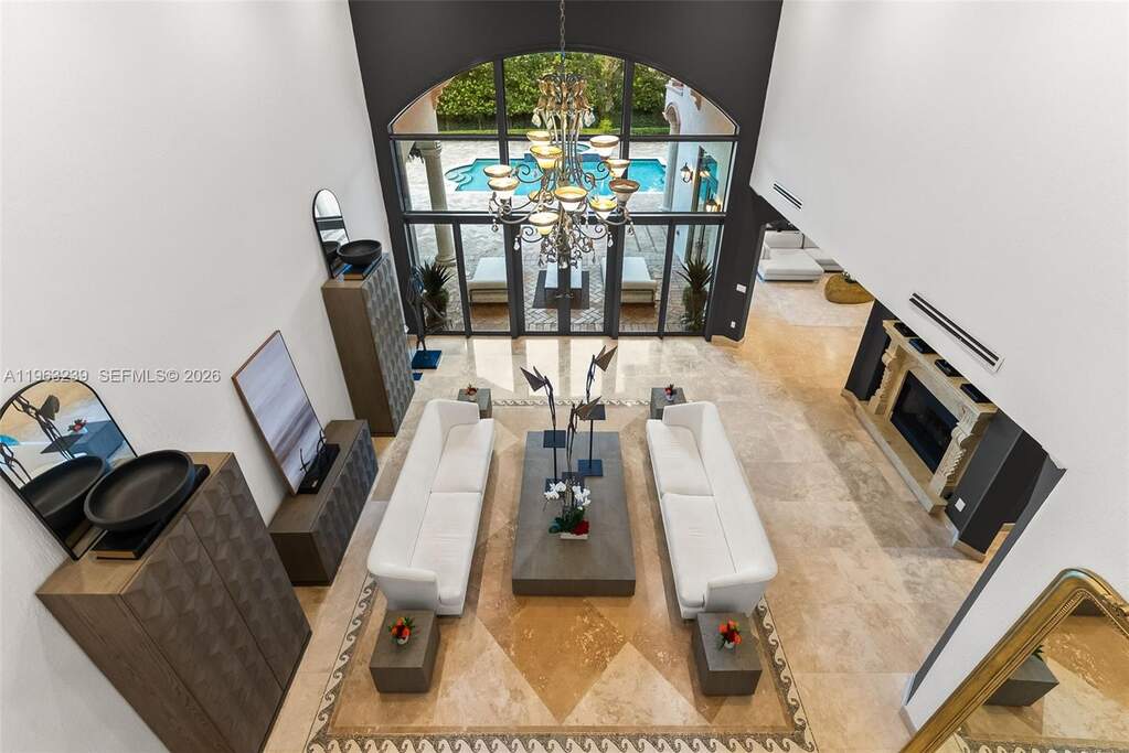 6 Bedroom Single Family Home/House's Image 8