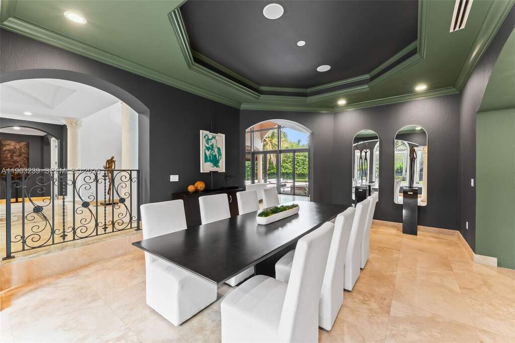 6 Bedroom Single Family Home/House's Image 17