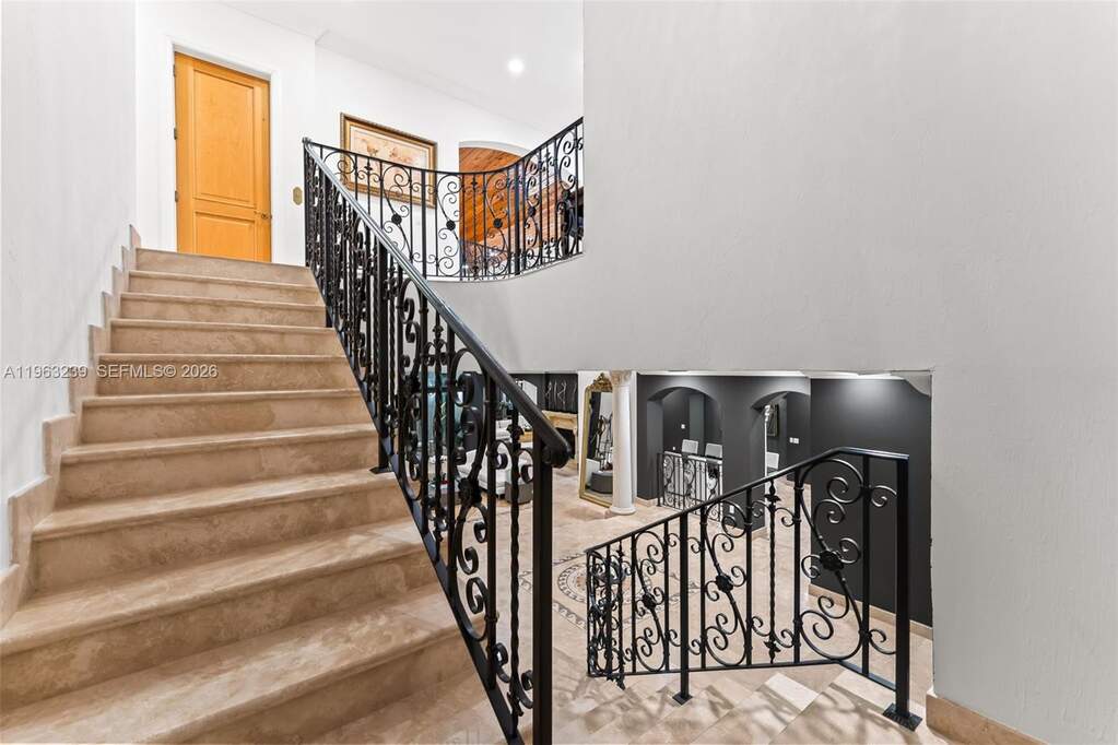 6 Bedroom Single Family Home/House's Image 18