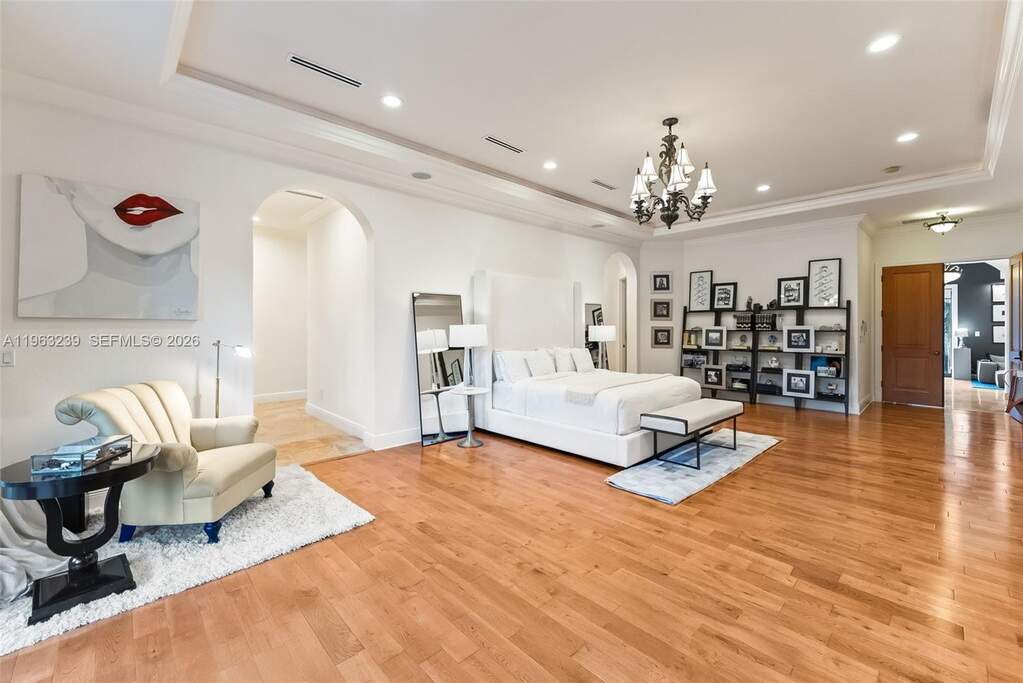 6 Bedroom Single Family Home/House's Image 22