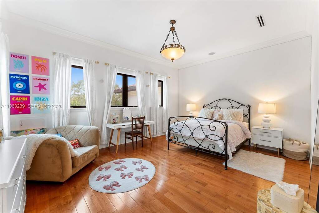 6 Bedroom Single Family Home/House's Image 34