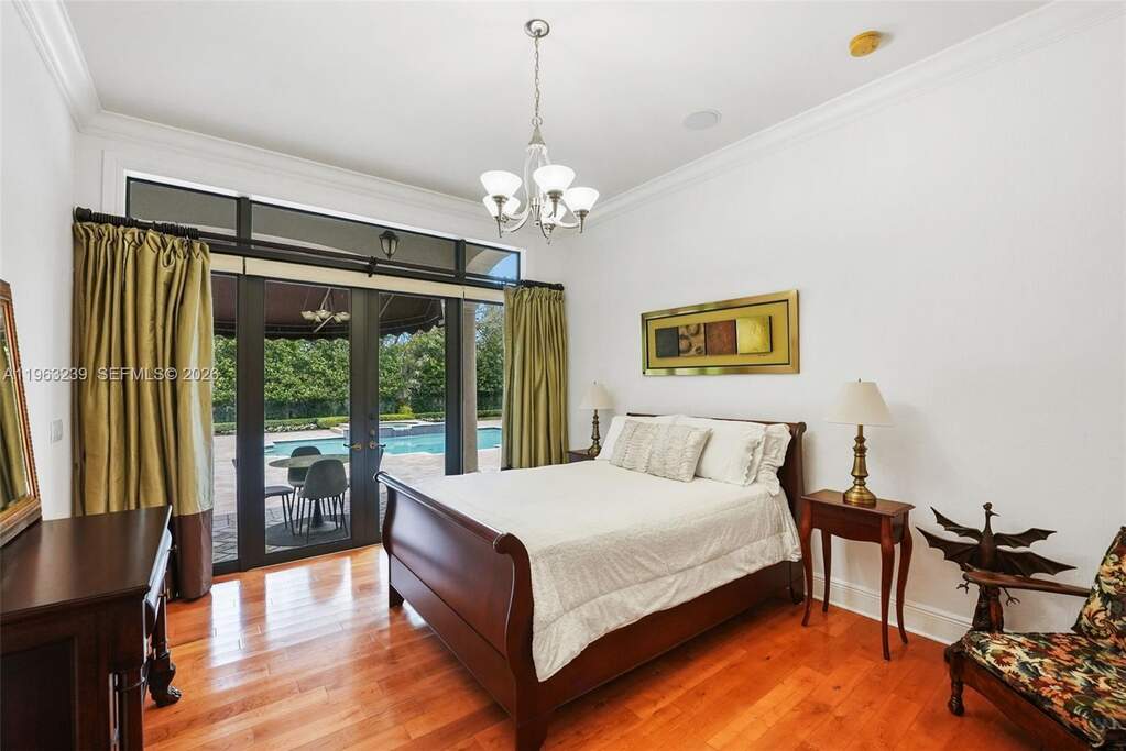 6 Bedroom Single Family Home/House's Image 39