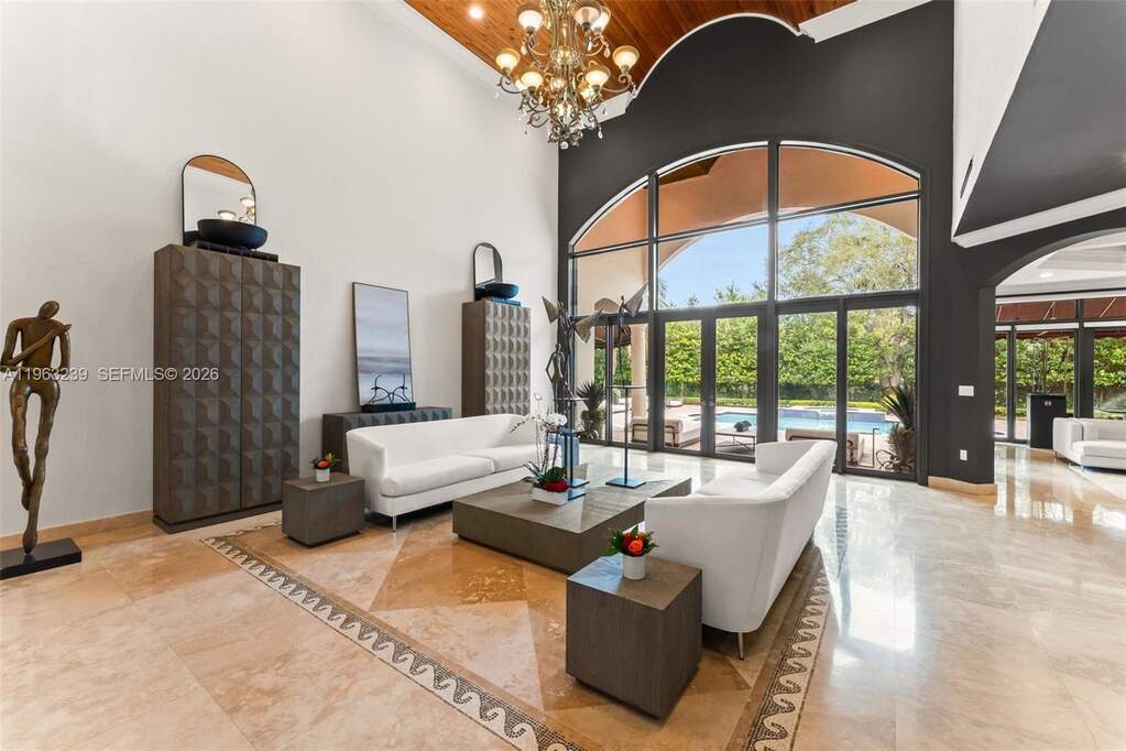 6 Bedroom Single Family Home/House's Image 6
