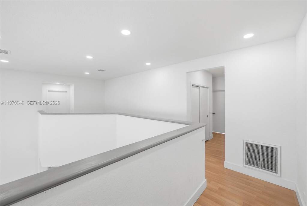 6 Bedroom Single Family Home/House's Image 14