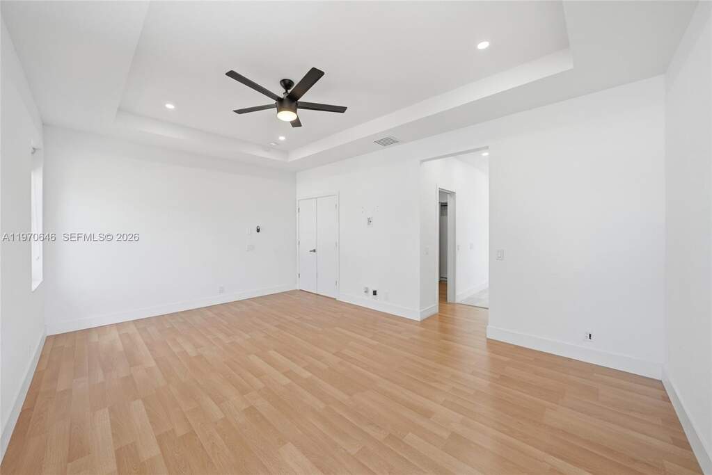 6 Bedroom Single Family Home/House's Image 17