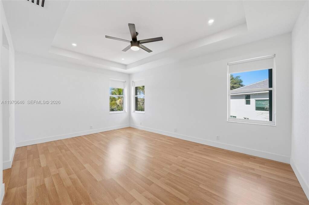 6 Bedroom Single Family Home/House's Image 18