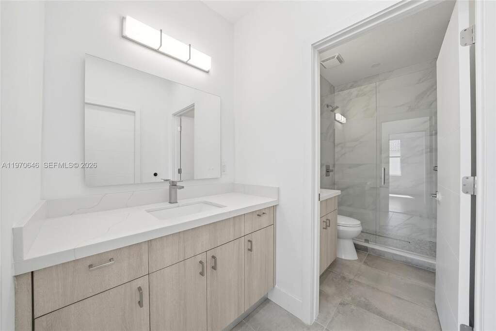 6 Bedroom Single Family Home/House's Image 27
