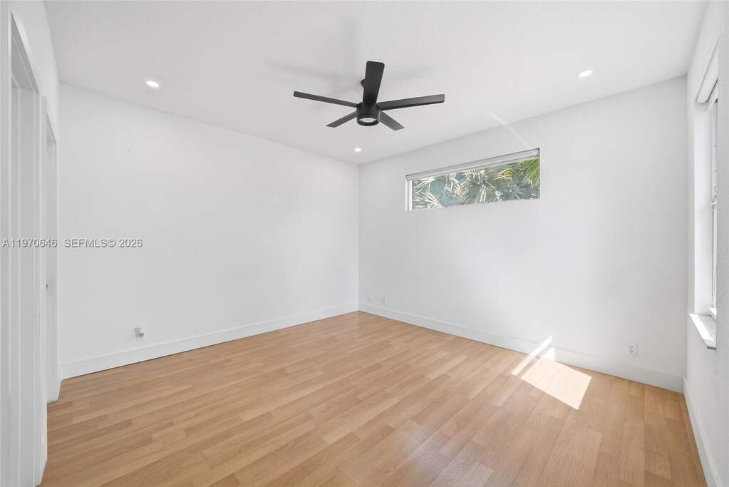 6 Bedroom Single Family Home/House's Image 31