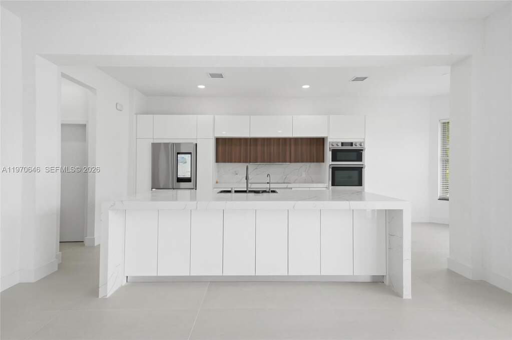 6 Bedroom Single Family Home/House's Image 49