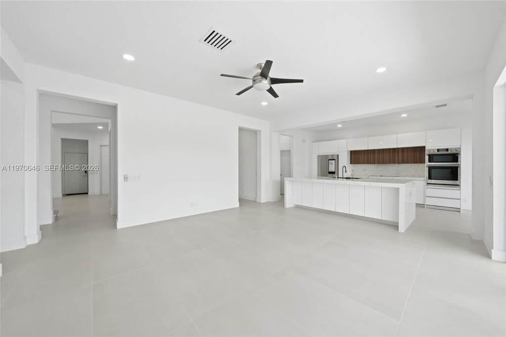 6 Bedroom Single Family Home/House's Image 50