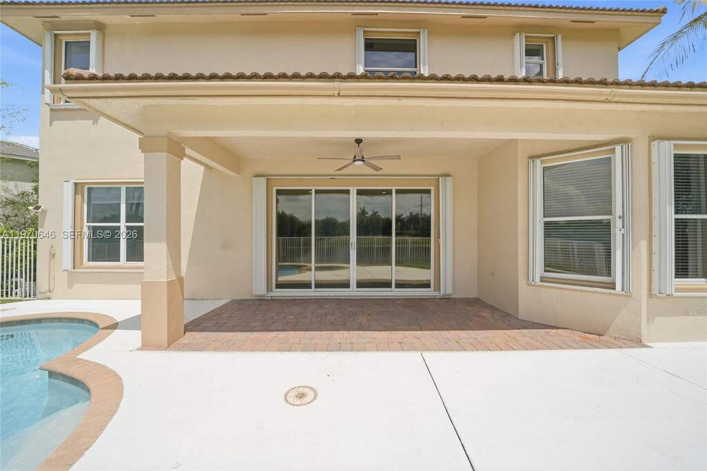 6 Bedroom Single Family Home/House's Image 53