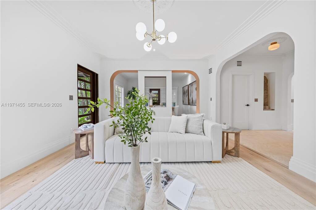 4 Bedroom Single Family Home/House's Image 3