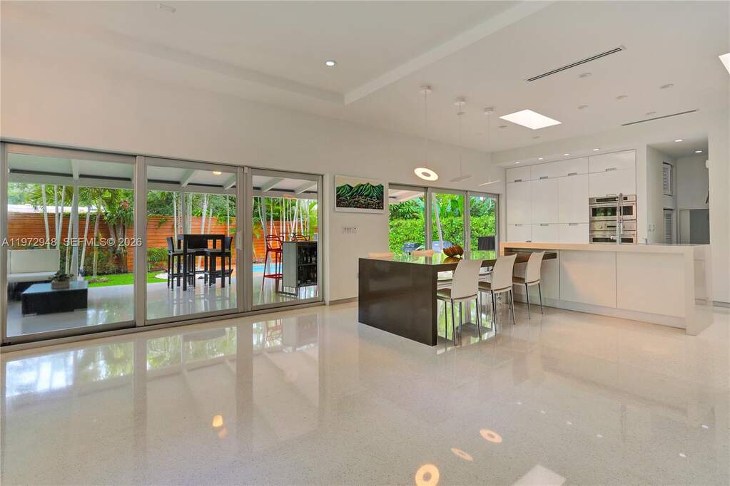 4 Bedroom Single Family Home/House's Image 9