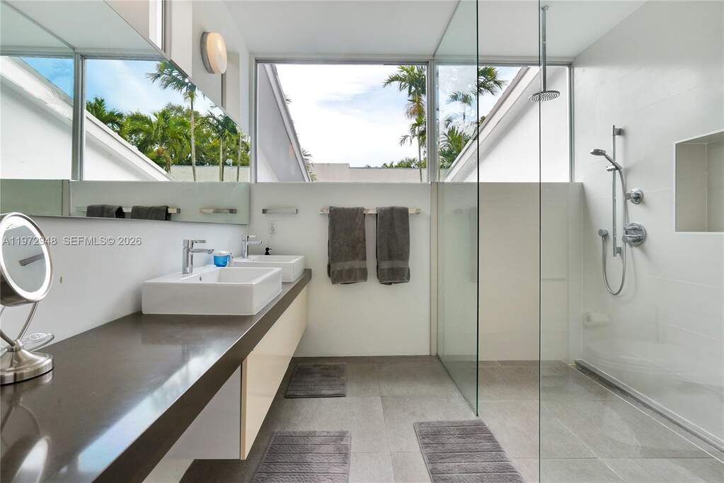 4 Bedroom Single Family Home/House's Image 18