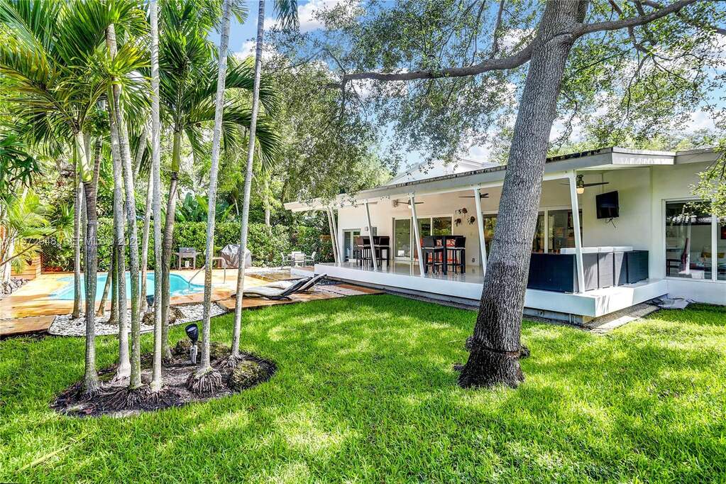 4 Bedroom Single Family Home/House's Image 32