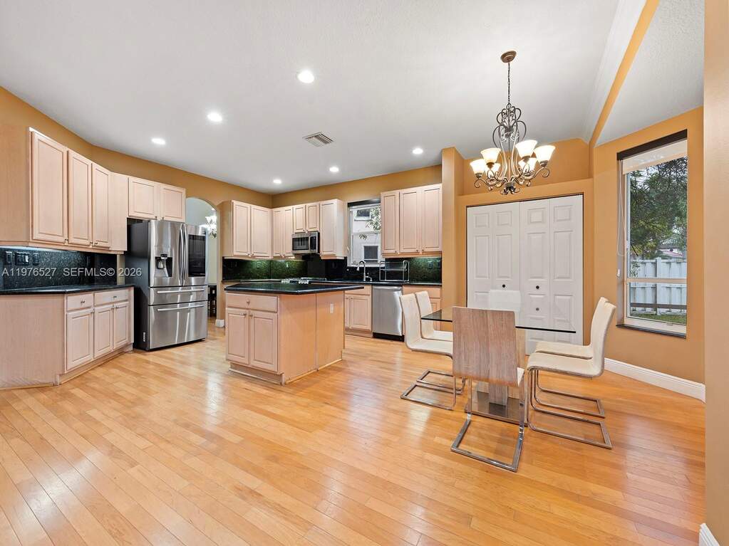 4 Bedroom Single Family Home/House's Image 7