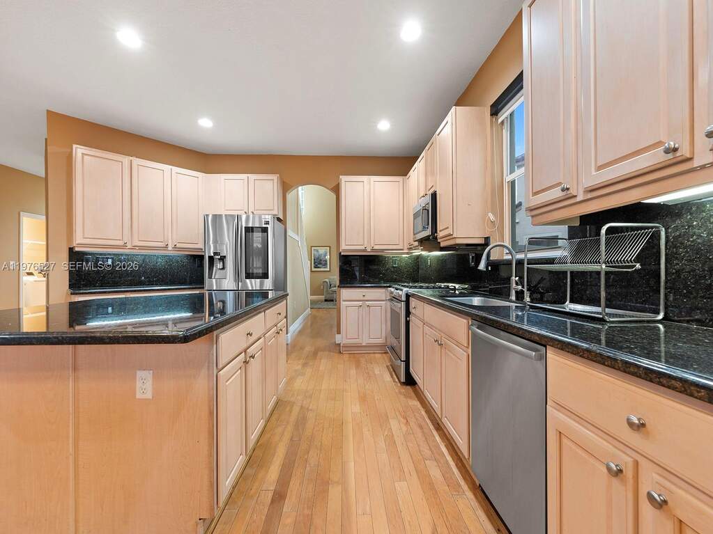 4 Bedroom Single Family Home/House's Image 8