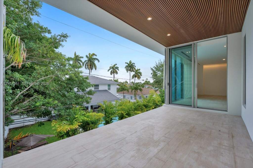 5 Bedroom Single Family Home/House's Image 14