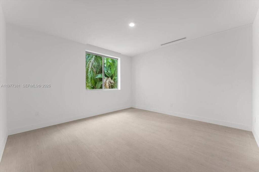5 Bedroom Single Family Home/House's Image 20