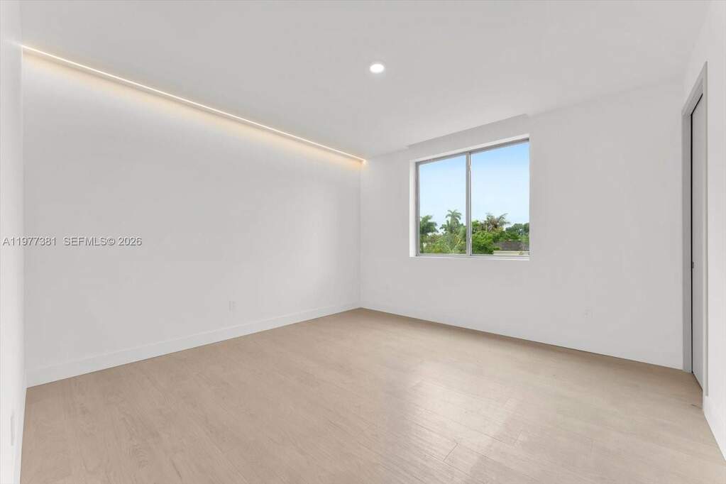 5 Bedroom Single Family Home/House's Image 25