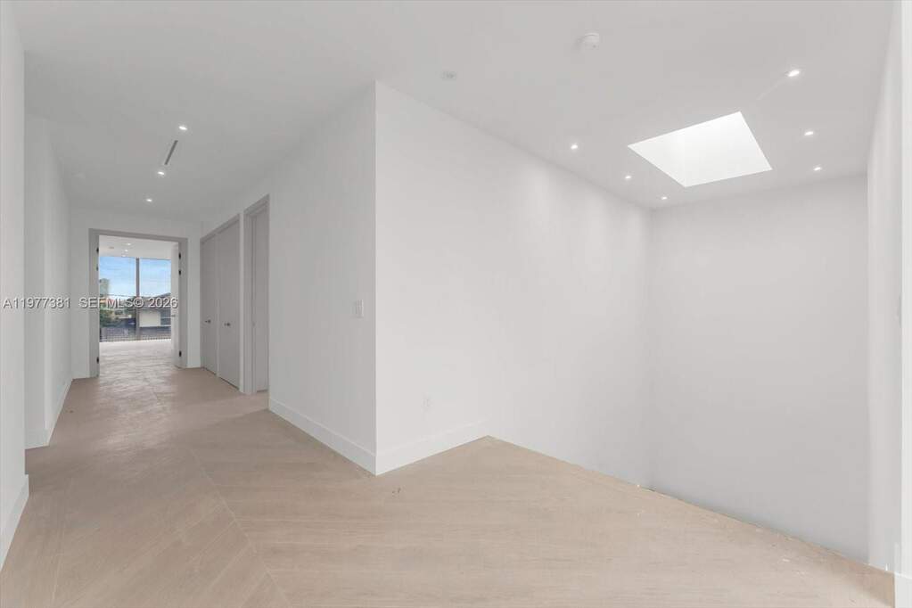 5 Bedroom Single Family Home/House's Image 26