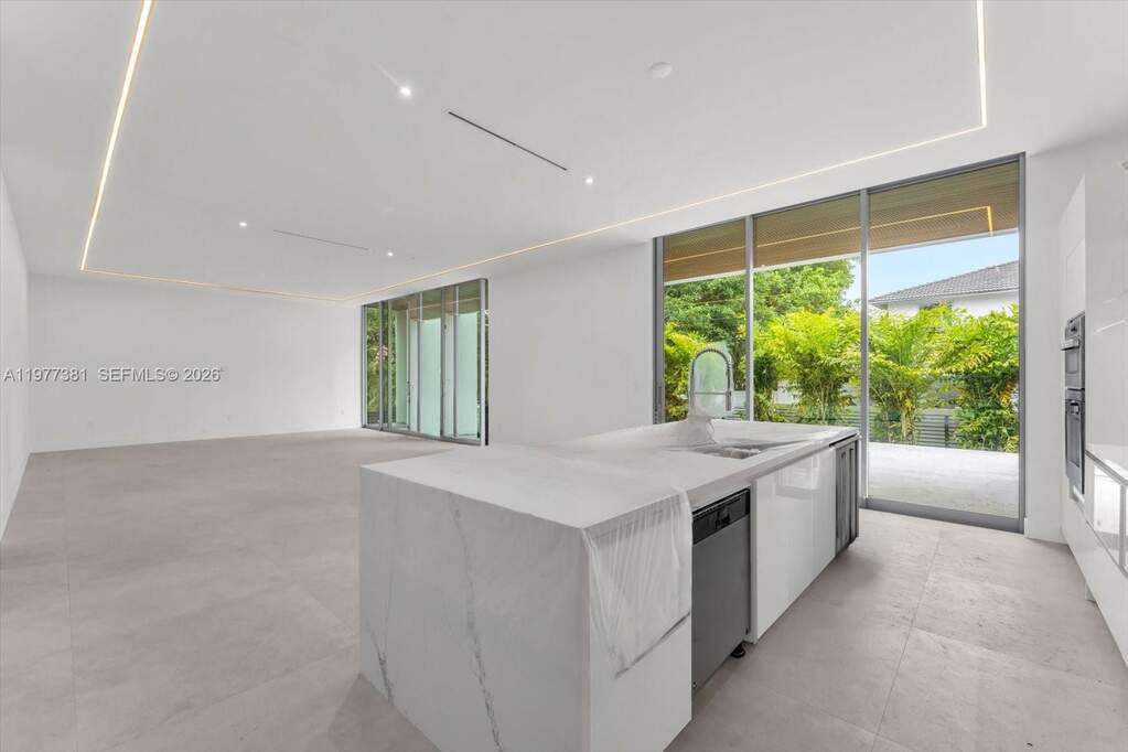 5 Bedroom Single Family Home/House's Image 6