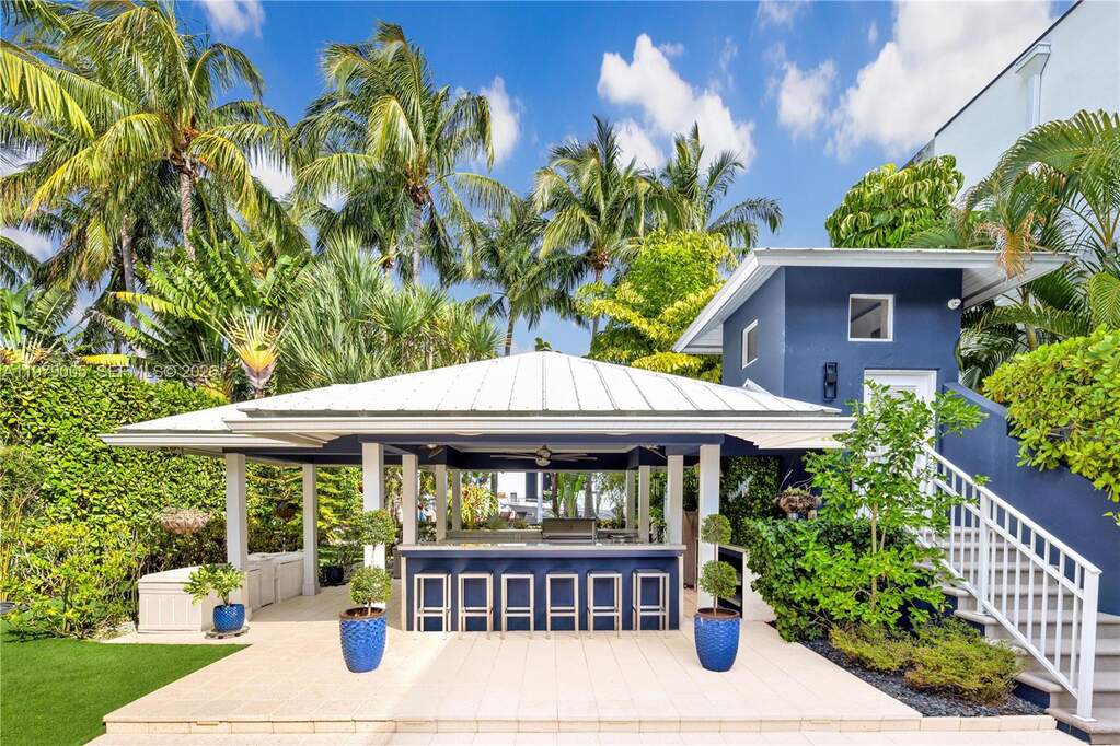 4 Bedroom Single Family Home/House's Image 5